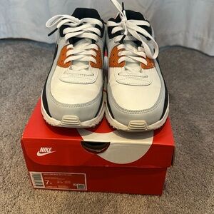 Nike Air Max 90 LTR... size 7 youth